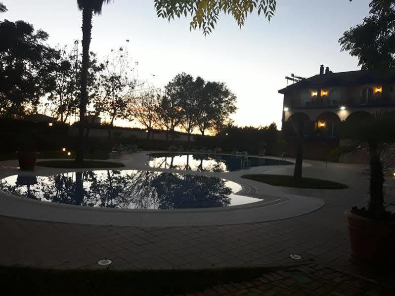 Hotel Fuente Las Piedras Cabra Ngoại thất bức ảnh