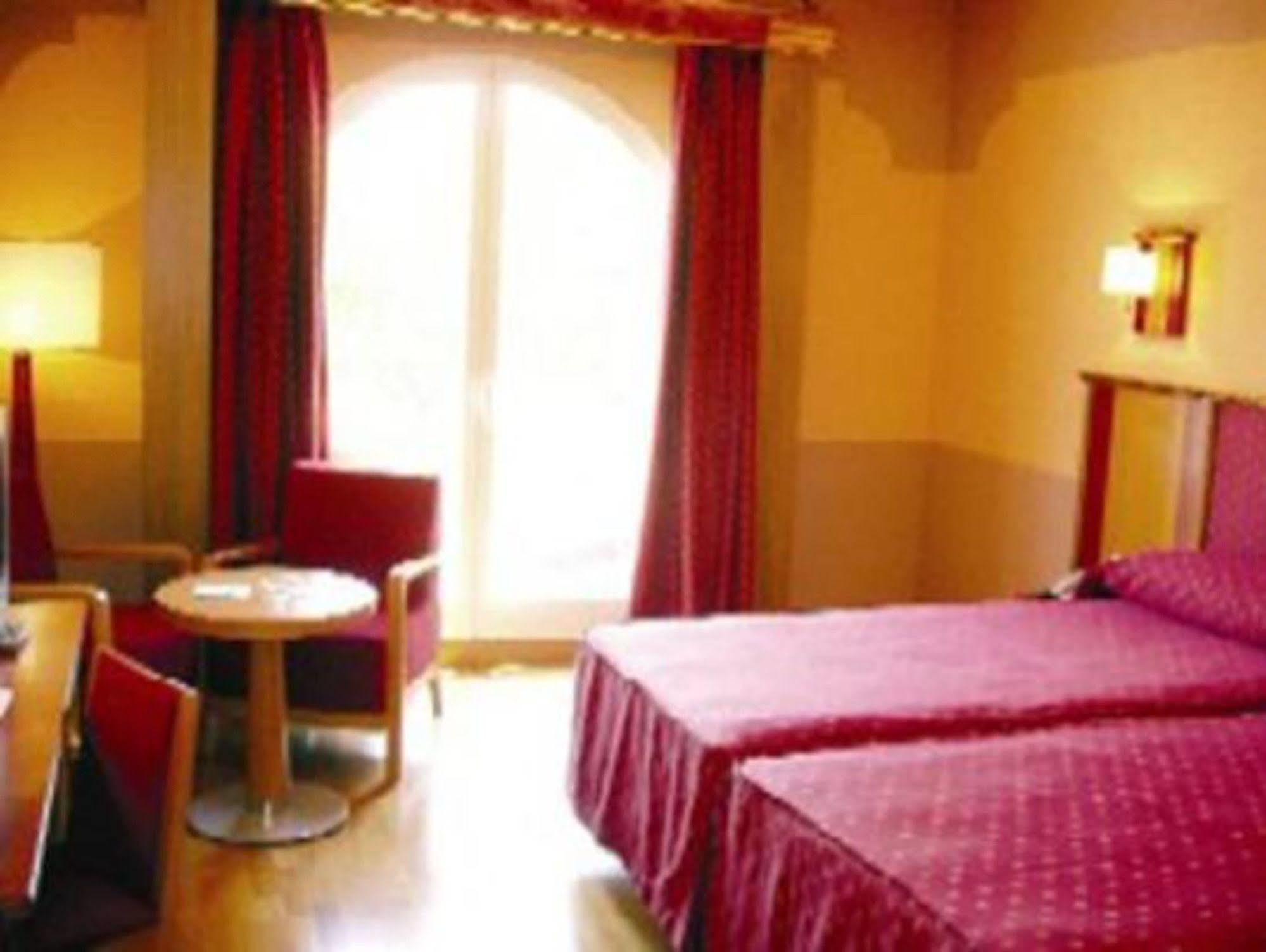 Hotel Fuente Las Piedras Cabra Ngoại thất bức ảnh