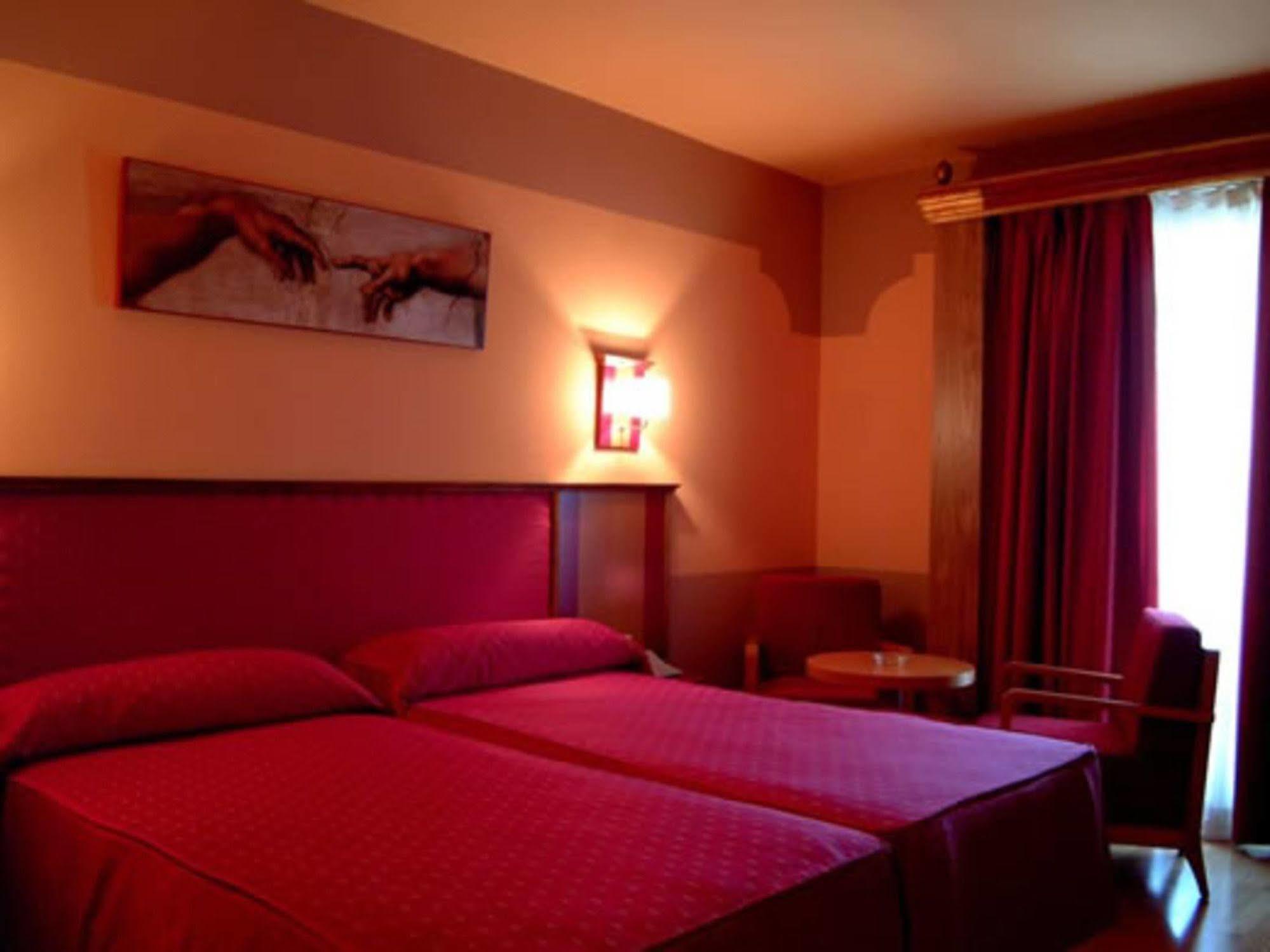 Hotel Fuente Las Piedras Cabra Ngoại thất bức ảnh