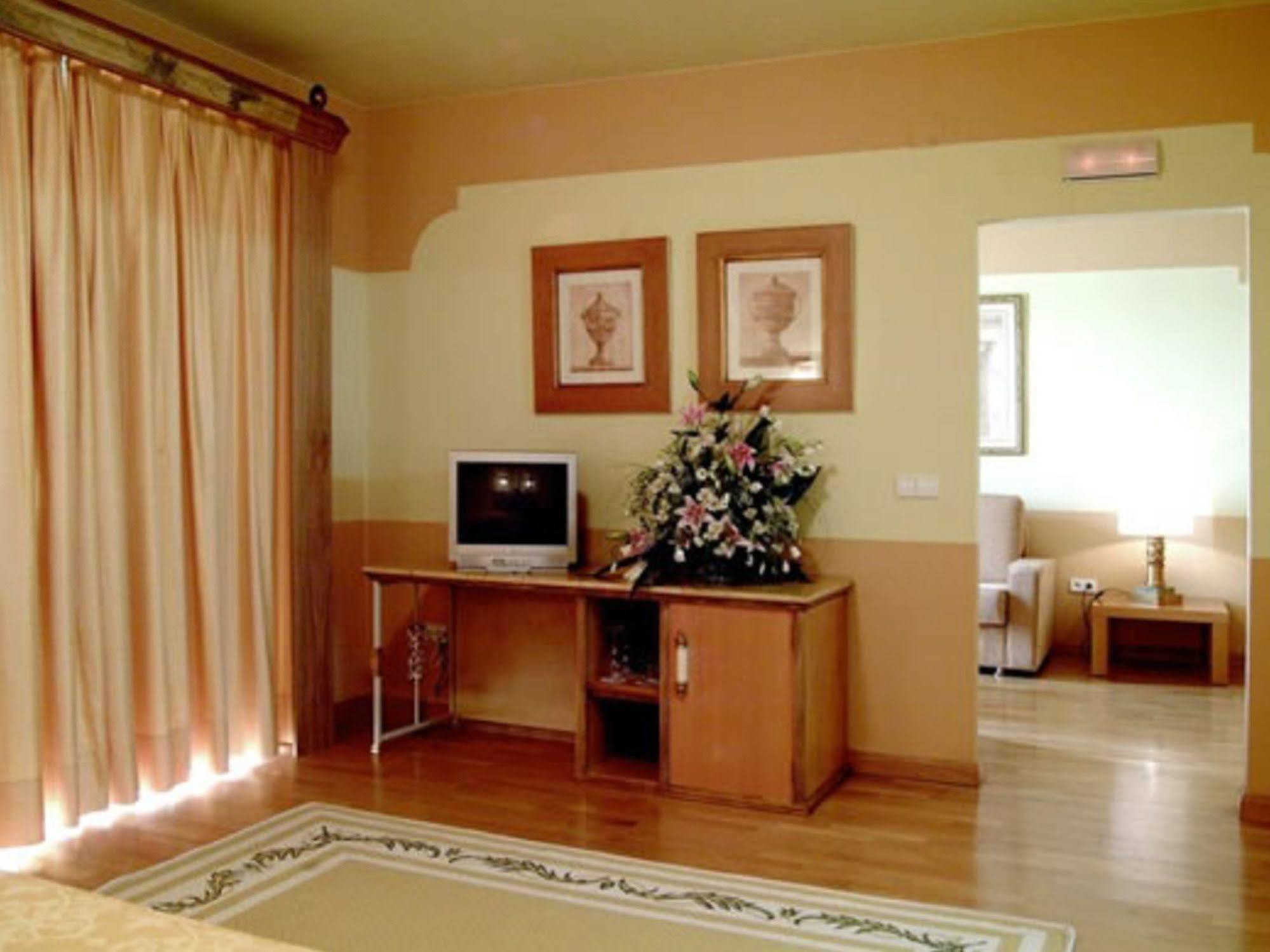 Hotel Fuente Las Piedras Cabra Ngoại thất bức ảnh